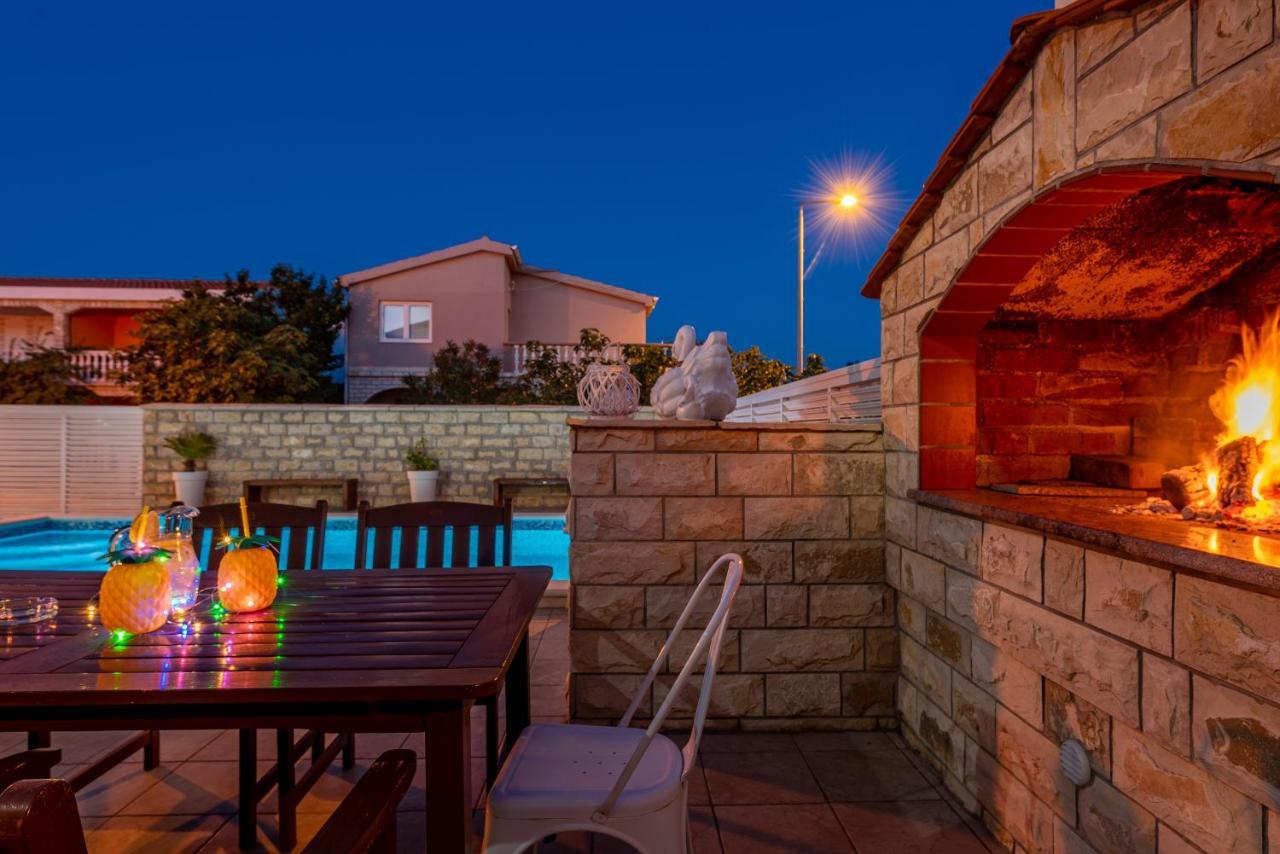 Villa Karmen - Poolhouse Вир Екстериор снимка