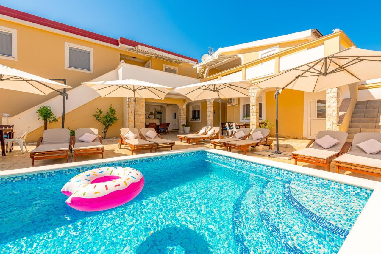 Villa Karmen - Poolhouse Вир Екстериор снимка