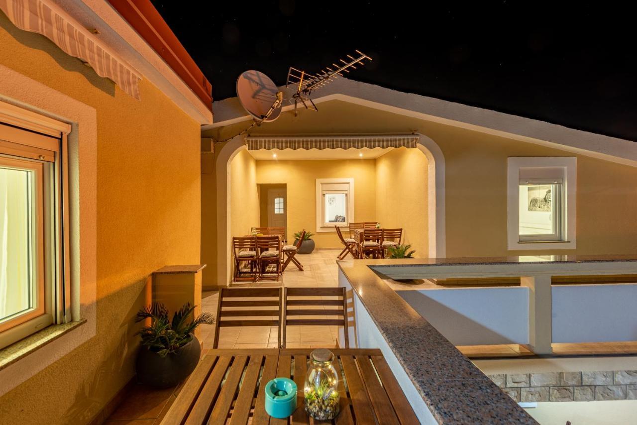 Villa Karmen - Poolhouse Вир Екстериор снимка