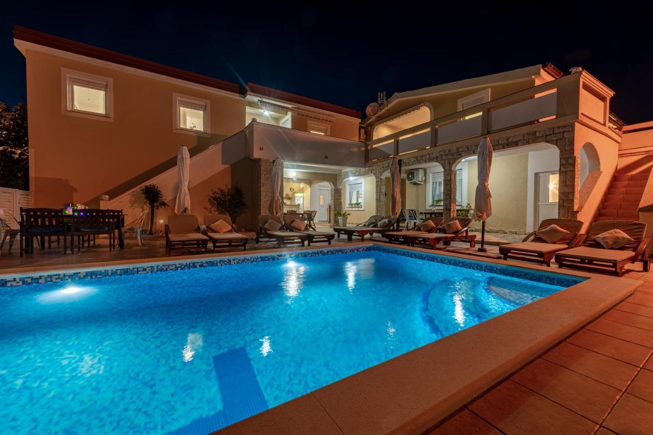 Villa Karmen - Poolhouse Вир Екстериор снимка