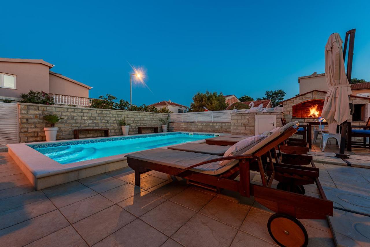 Villa Karmen - Poolhouse Вир Екстериор снимка