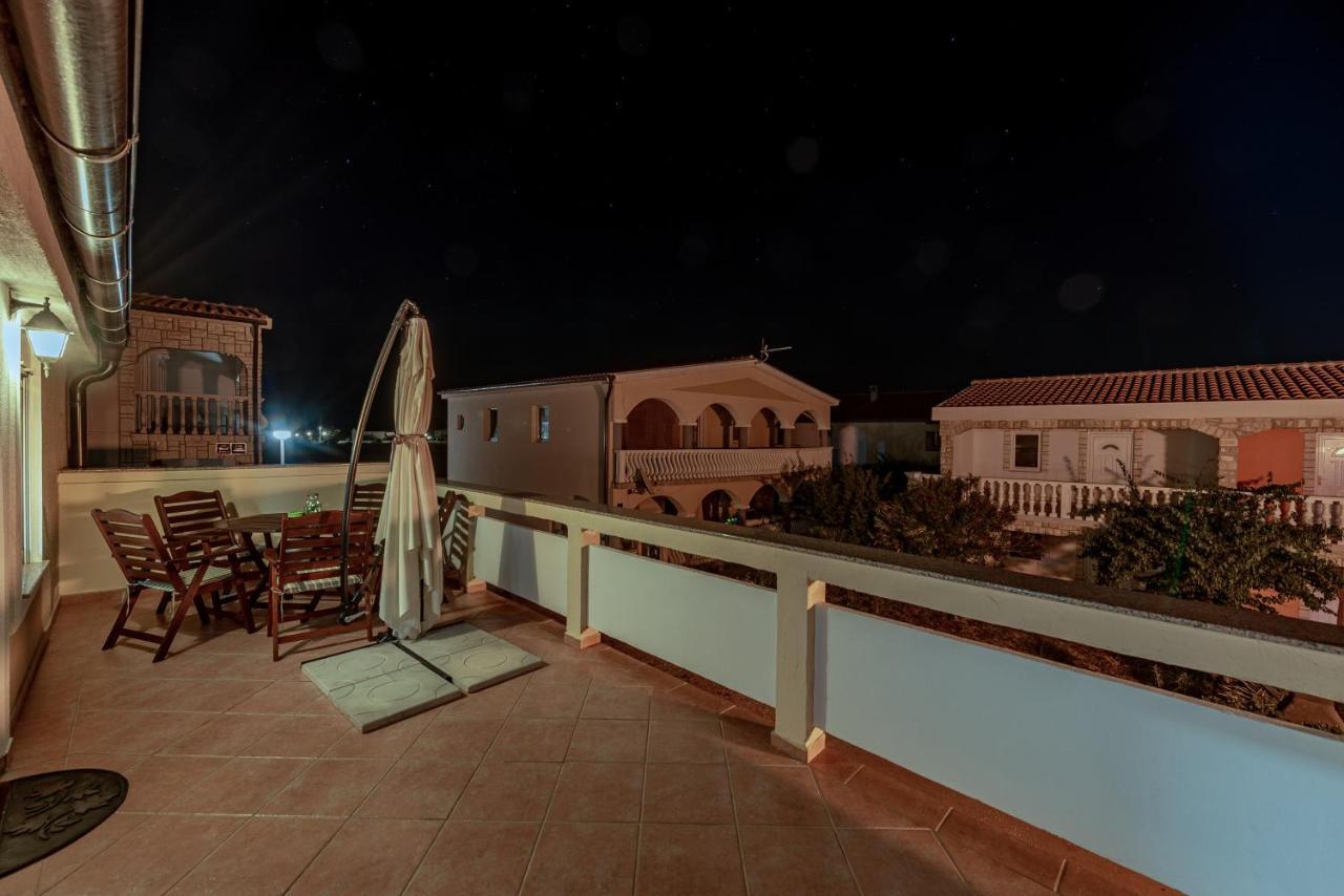 Villa Karmen - Poolhouse Вир Екстериор снимка