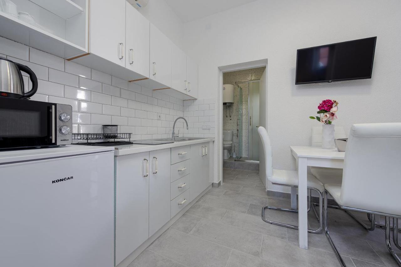 Villa Karmen - Poolhouse Вир Екстериор снимка