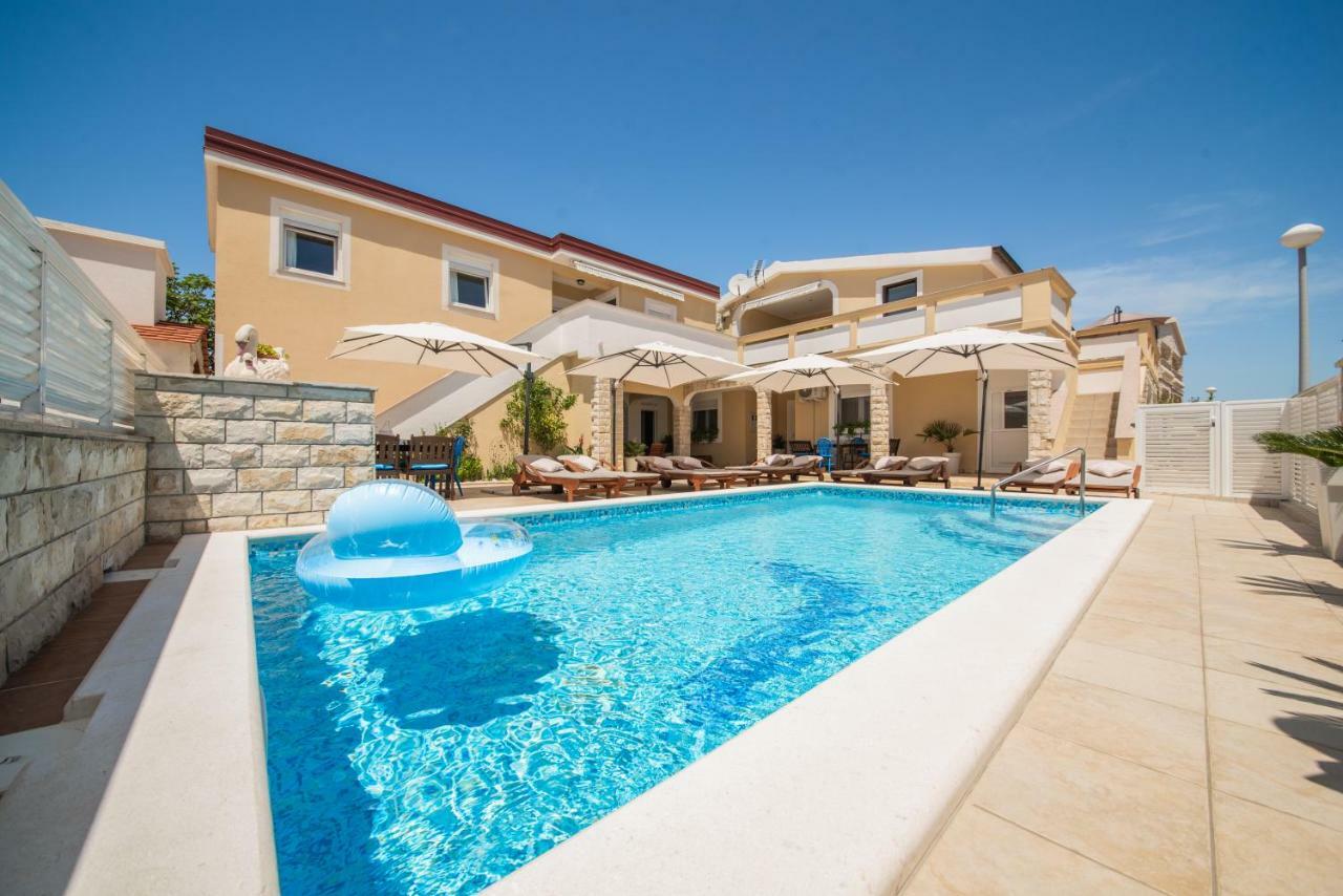Villa Karmen - Poolhouse Вир Екстериор снимка